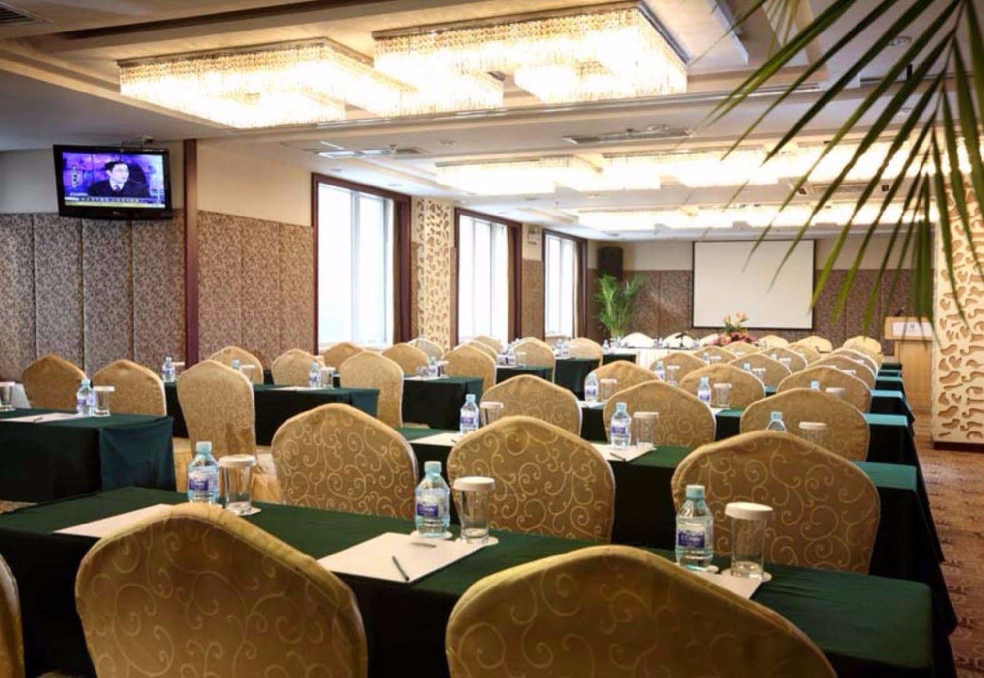 Holiday Inn Beijing Downtown Bagian luar foto